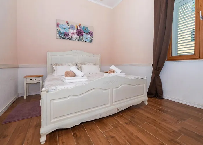 Petra & Rustic * Makarská