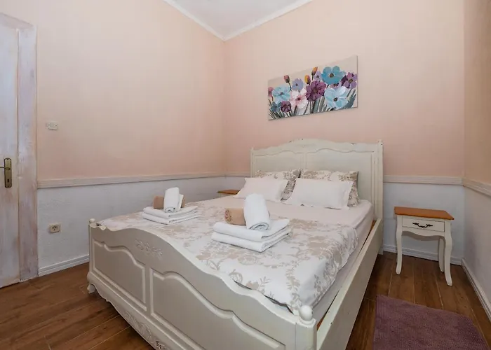 Petra & Rustic Apartmán