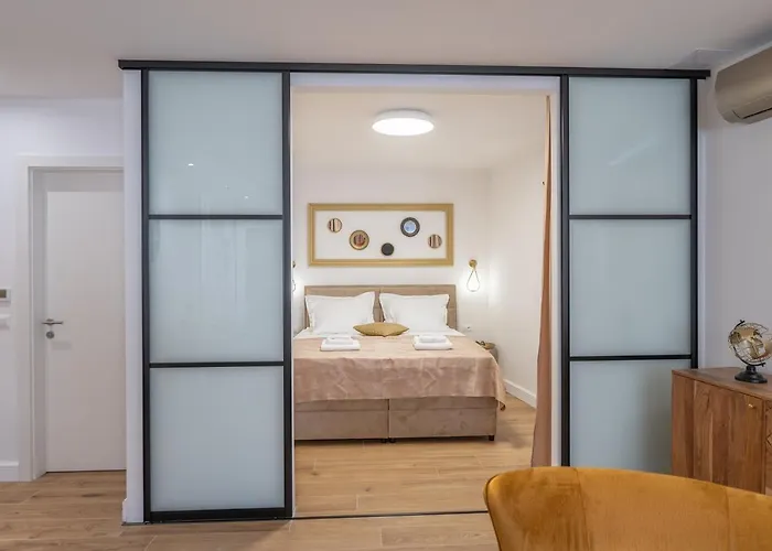 Apartment Petra & Rustic *